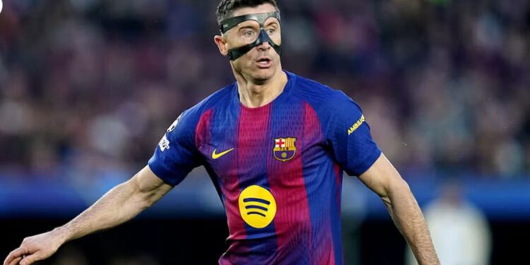 Lewandowski në pritje të Milanit dhe Juventusit, ndërsa Barcelona ka strategji për ta ruajtur.