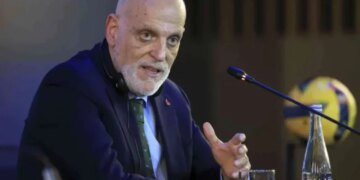 Liga aprovoi transferimin e Messit te Barcelona, ndërsa Tebas mohon pretendimet e Xavit: Asnjëherë nuk e kemi miratuar.