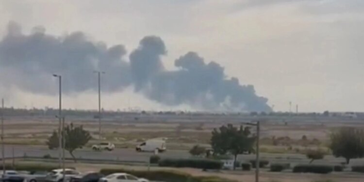 Lufta në Lindjen e Mesme: Emiratet e Bashkuara ndalojnë aktivitetet në rafinerinë më të madhe të naftës pas sulmit nga Irani.