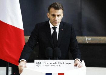 Macron bisedoi me presidentin iranian: Kam kërkuar që të ndalen sulmet ndaj vendeve të tjera në rajon dhe të hapet ngushtica e Hormuzit.