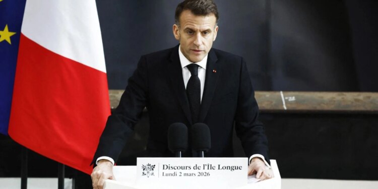 Macron bisedoi me presidentin iranian: Kam kërkuar që të ndalen sulmet ndaj vendeve të tjera në rajon dhe të hapet ngushtica e Hormuzit.