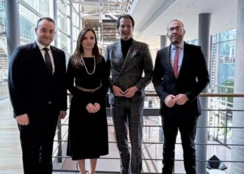 "Mbështetje nga Gjermania për integrimin e Shqipërisë në Bashkimin Evropian" / Opozita takohet me deputetin e Bundestagut: Theksohen nevoja për reforma dhe standarde demokratike.