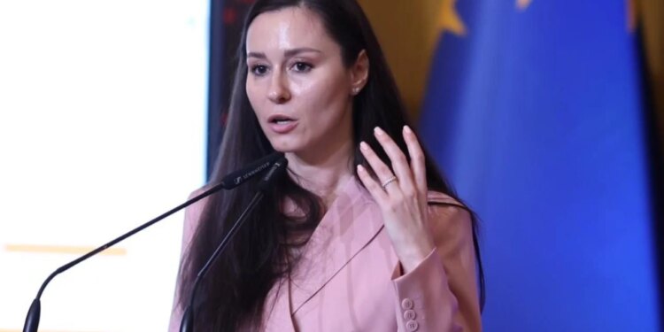 Mbi tre orë diskutim në një mbledhje të mbyllur, Drejtoresha e Kadastrës para Ramës dhe grupit të PS: Regjistri i plotë i titujve të pronësisë do të përfundojë brenda vitit 2027.