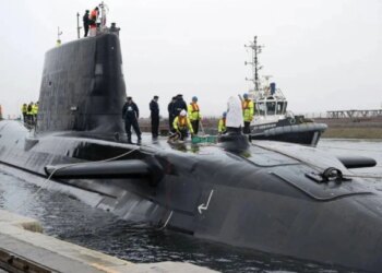 Mbretëria e Bashkuar dërgon nëndetësen bërthamore në Detin Arab: A po i bashkohet Londra konfliktit me Iranin?