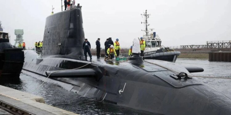 Mbretëria e Bashkuar dërgon nëndetësen bërthamore në Detin Arab: A po i bashkohet Londra konfliktit me Iranin?