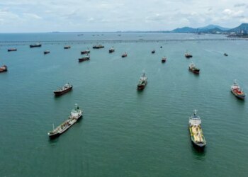 Mbretëria e Bashkuar, duke iu bashkuar SHBA-së dhe Francës, dërgon flotën në Ngushticën e Hormuzit për të hequr minat e vendosura nga Irani.