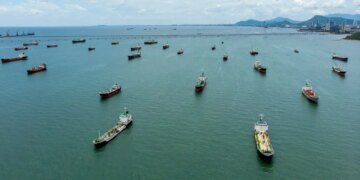 Mbretëria e Bashkuar, duke iu bashkuar SHBA-së dhe Francës, dërgon flotën në Ngushticën e Hormuzit për të hequr minat e vendosura nga Irani.