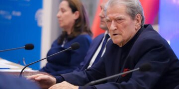 "Minimumi jetik, sfida kryesore në 13 vitet e fundit" / Berisha: Pagat dhe pensionet do të ishin trefish më të larta nëse…