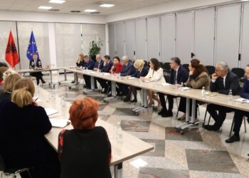 Ministri i Jashtëm convokon një mbledhje të veçantë për situatën në Lindjen e Mesme, Hoxha: Siguria e qytetarëve shqiptarë ka prioritete të jashtëzakonshme.