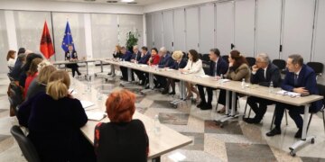 Ministri i Jashtëm convokon një mbledhje të veçantë për situatën në Lindjen e Mesme, Hoxha: Siguria e qytetarëve shqiptarë ka prioritete të jashtëzakonshme.