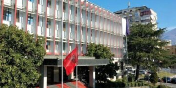 Ministria e Jashtme bën apel për qytetarët: Evitoni udhëtimet drejt Lindjes së Mesme