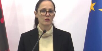 “Ministrja e Ekonomisë: ‘Do të monitorojmë çmimet e shportës së konsumit’ pas vendimit të Bordit të Transparencës për karburantet, përpara stabilizimit të çmimeve”