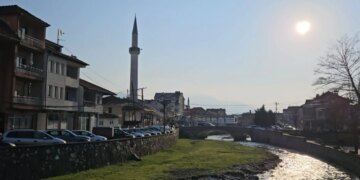 Muaji i shenjtë i Ramazanit: Traditat e pitajkave të Prizrenit, një element esencial i iftarit për brezat e ndryshëm.