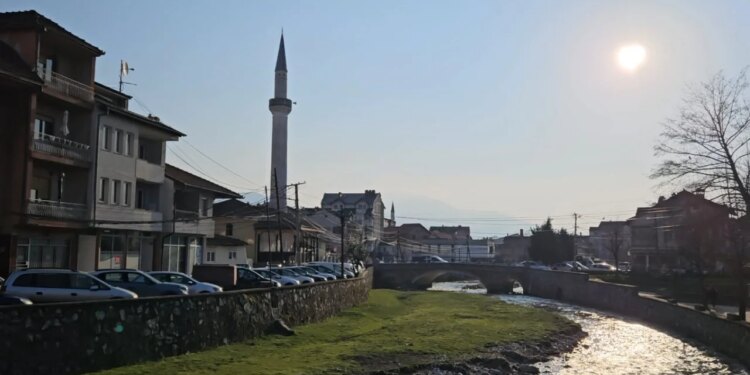 Muaji i shenjtë i Ramazanit: Traditat e pitajkave të Prizrenit, një element esencial i iftarit për brezat e ndryshëm.