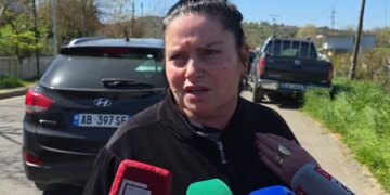 “Mund të jetë hedhur për të mbrojtur djalin”/ Krimi në familjen Rrapaj, fqinja: Dashuria ishte në lot, herën e fundit më tha…
