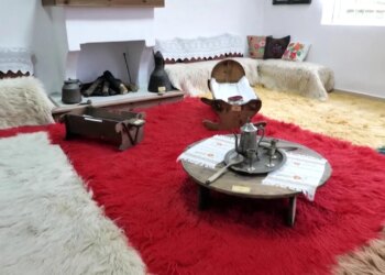 Muzeu Etnografik në Konispol: “Gjurmët e Mia” në fshatin Xarrë, një hapësirë për ruajtjen e traditave dhe historisë.