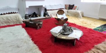 Muzeu Etnografik në Konispol: “Gjurmët e Mia” në fshatin Xarrë, një hapësirë për ruajtjen e traditave dhe historisë.