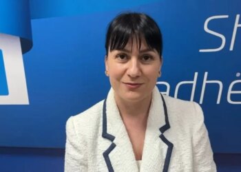 Nadire Meçorapaj emërohet kryetare e degës së Partisë Demokratike në Vlorë.