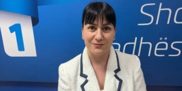 Nadire Meçorapaj emërohet kryetare e degës së Partisë Demokratike në Vlorë.