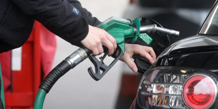 Nafta rritet sërish në çmim, duke arritur në 199 lek për litër, për shkak të krizës dhe rritjes në bursë.