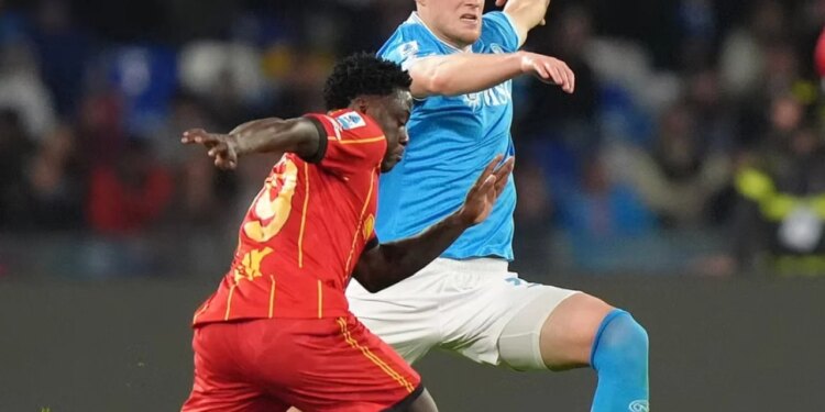 Napoli ballafaqohet me Lecce, incident i rëndë për Bandën, goditet me top në gjoks dhe humbet ndjenjat. Lecce: "Ai është në gjendje stabile."