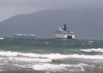 Nesër parashikohen reshje të shumta, ndërsa nisja e tragetit Vlorë-Brindisi është anuluar dhe ndalohet lundrimi i mjeteve të vogla.