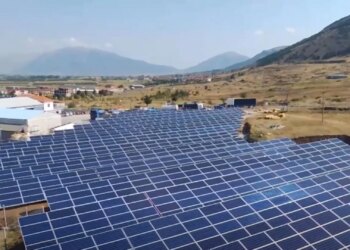 Një biznesmen me 7 licenca: Si u grumbulluan investimet në energjinë diellore në disa individë të paktë