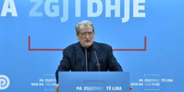 “Një ditë nga burgu më erdhi dhe më tha se i kërkuan të firmosë për të mos vrare Fatmir Xhafajn”, thotë Berisha, duke zbuluar detaje të prapaskenës me Salianjin: "I thashë, ti je një i burgosur politik dhe…”.