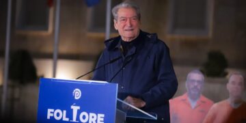 Një ditë pas protestës, Berisha organizon foltoren: Opozita nuk e ka fjalën në Kuvend, ne nuk përmjet dhunës marrim pushtetin.