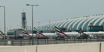 Një individ humb jetën nga një raketë në Dubai/ Britania e Madhe fillon fluturimet me çarter për qytetarët britanikë që janë në këtë zonë.