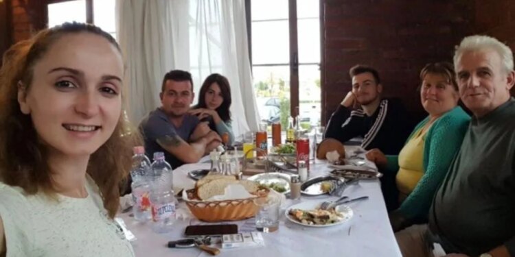 “Një plagë e pazbardhur”, Alfred Cara humbi 7 anëtarë të familjes gjatë tërmetit të 2019-ës dhe kalon në amshim.