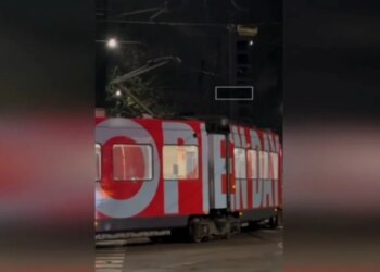 Një tramvaj tjetër del nga shinat në Milano, me vetëm shoferin në bord, i cili mbetet i padëmtuar.