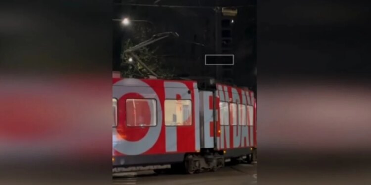 Një tramvaj tjetër del nga shinat në Milano, me vetëm shoferin në bord, i cili mbetet i padëmtuar.