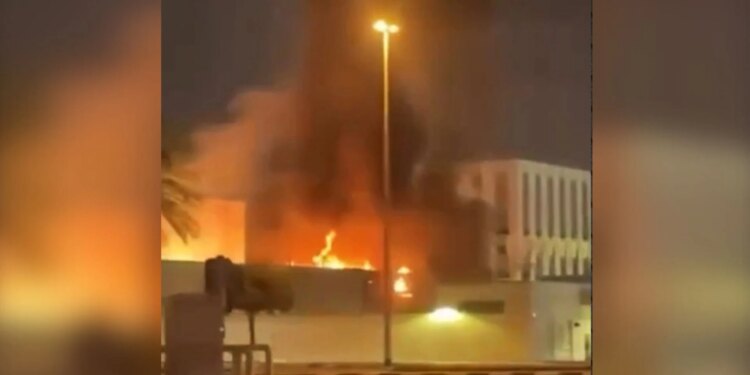 Një vajzë 11-vjeçare në Kuvajt humbi jetën si pasojë e mbetjeve të raketave iraniane të shkatërruara në ajër.