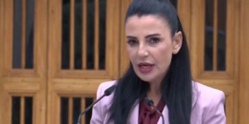 PS shqyrton sot vendimin për Belinda Ballukun! Kryeministri Rama para grupit në mbledhje.