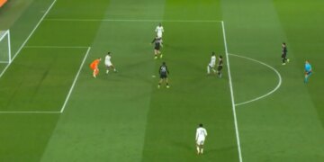 PSG përballë Chelsea: Portieri bën një gabim kritik, parizienët shënojnë sërish pas “dhuratës” nga mysafirët (Video)