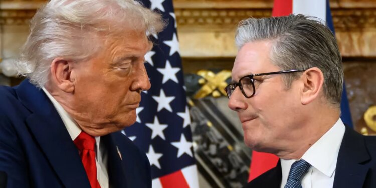 Pak orë pas kritikave nga Trump, Starmer ka realizuar një telefonatë me presidentin amerikan, ku është diskutuar për përdorimin e bazave ajrore britanike.