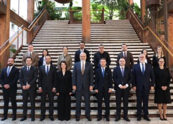 Pamje zyrtare e kabinetit të qeverisë 'Rama 4'/ Kryeministri ndan imazhe nga mbledhja e Këshillit të Ministrave, së bashku me Koçiun.