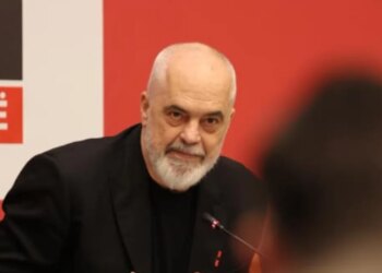 “Partitë e tjera nuk mblidhen si ne,” Rama ironizon PD-në dhe bën batuta ndaj ish-deputetit demokrat: “Zemra jote nuk ndahen nga PS.”