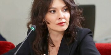 Pas largimit nga qeveria dhe mungesës në votimin e Ballukut, Spiropali reagon: Heshtja ime nuk interpretohet si mungesë përgjigjeje, por si qëndrim ndaj arrogancës dhe abuzimit si forma të pranueshme shoqërore.