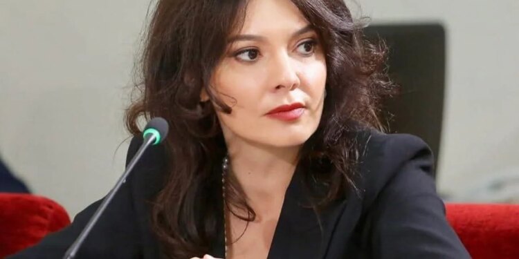 Pas largimit nga qeveria dhe mungesës në votimin e Ballukut, Spiropali reagon: Heshtja ime nuk interpretohet si mungesë përgjigjeje, por si qëndrim ndaj arrogancës dhe abuzimit si forma të pranueshme shoqërore.