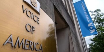 Pas një viti ndalimi, gjykata vendos për rihapjen e Zërit të Amerikës: Presidenti Trump ka cenuar detyrat e Kongresit.