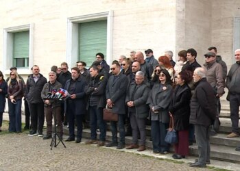 Pedagogët e Arteve në gatishmëri: Mungesa e titujve shkakton paralajmërim për bojkotim të mësimit nëse nuk gjendet zgjidhje.