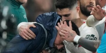 Pedro Neto i jep fund përplasjeve, futbollisti i Chelsea vetëm merr një tërheqje të UEFA-s për vonesën e mbledhësit të topave.