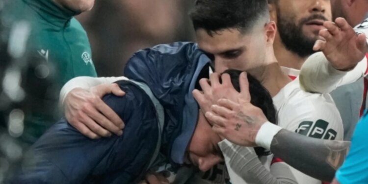 Pedro Neto i jep fund përplasjeve, futbollisti i Chelsea vetëm merr një tërheqje të UEFA-s për vonesën e mbledhësit të topave.