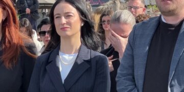 Përkujtohet tragjedia e Otrantos, ministrja Ismaili emocionalisht e prekshme: Dhembja e saj do të mbetet gjithmonë e pranishme.