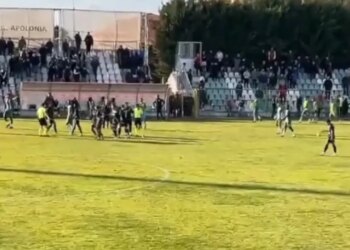Përplasje dhe karton i kuq në ndeshjen Apolonia–Pogradec/ Fierakët humbin kontrollin, pritet ndëshkim serioz