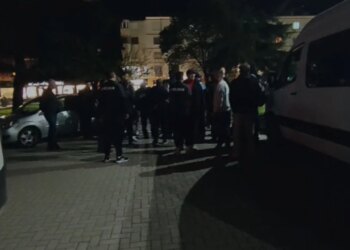 Përplasje në takimin e basketbollit ndërmjet Teutës dhe Besëlidhjes/ Disa persona të ndaluar në komisariat, përfshirë tifozë.