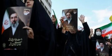 Përzgjedhja e Mojtaba Khameneit si lider i ri të Iranit/ Televizioni shtetëror e nderon ngjarjen, megjithatë ai ende nuk është dukur në publik.