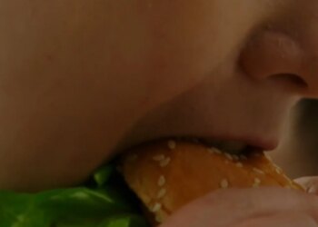 Pesha e shqiptarëve është në rritje, me 60% të të rriturve të identifikuar si mbi peshë. Një në dhjetë fëmijë është obez.